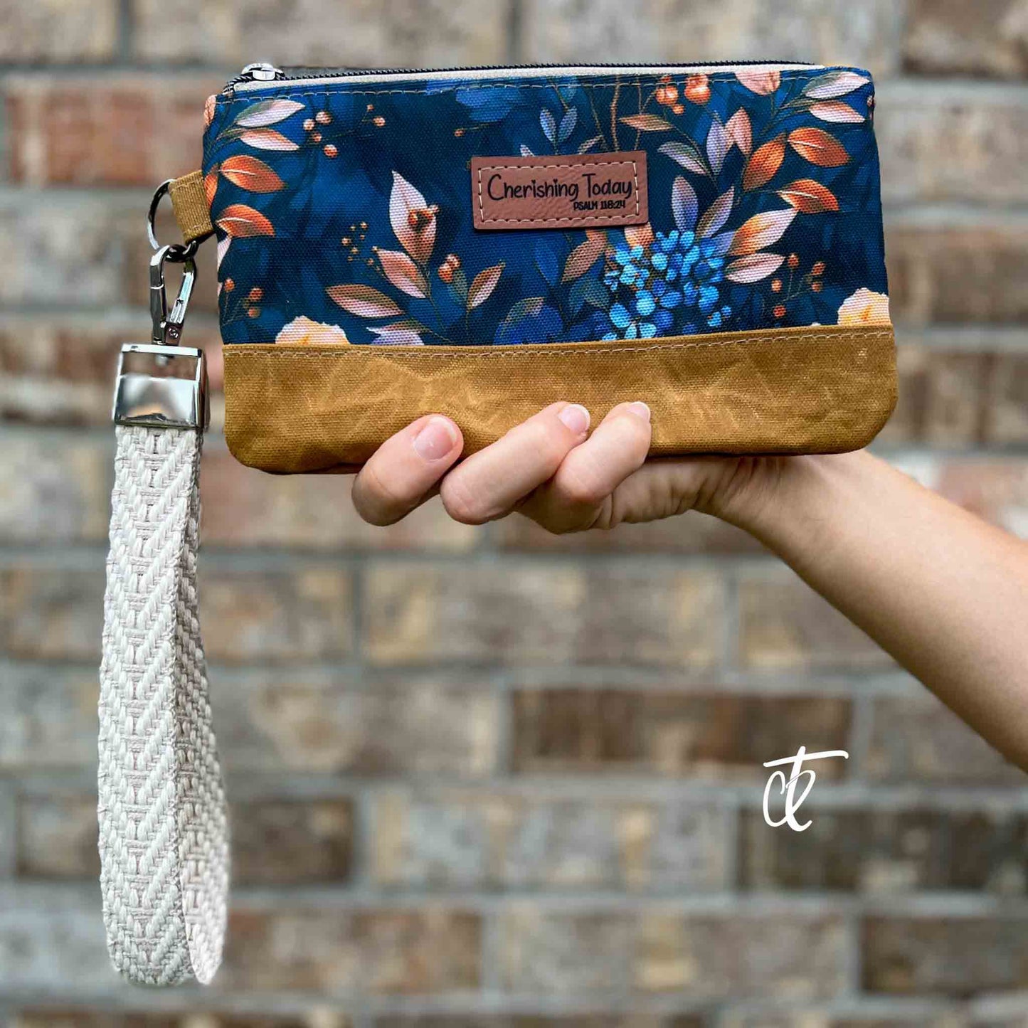 My Favorite Wristlet- PDF Sewing Pattern