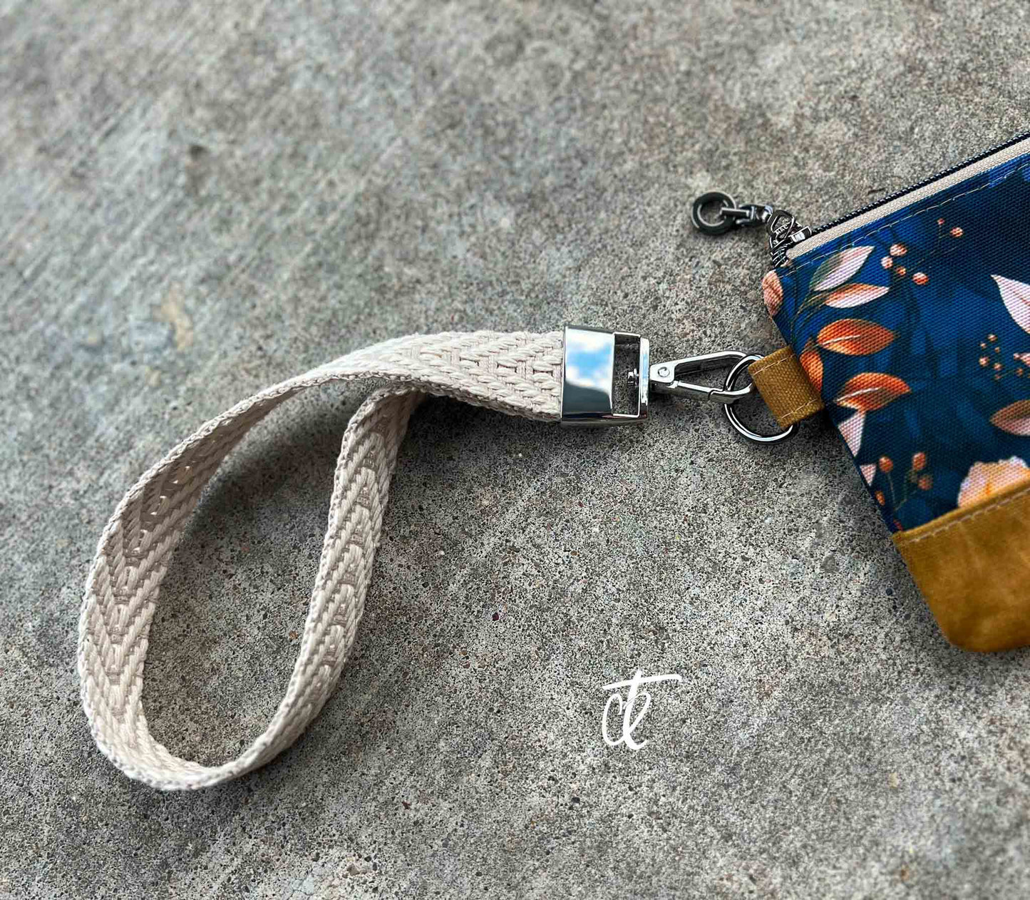 My Favorite Wristlet- PDF Sewing Pattern