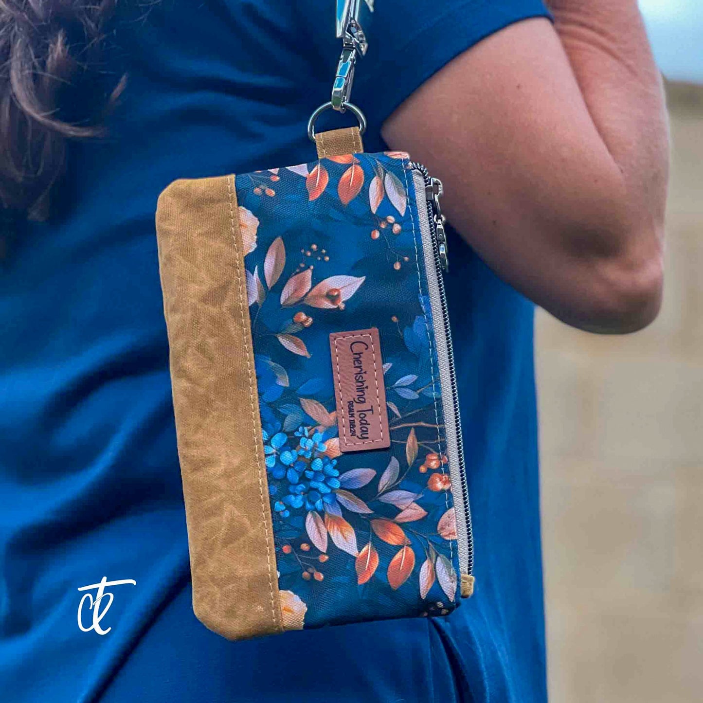 My Favorite Wristlet- PDF Sewing Pattern