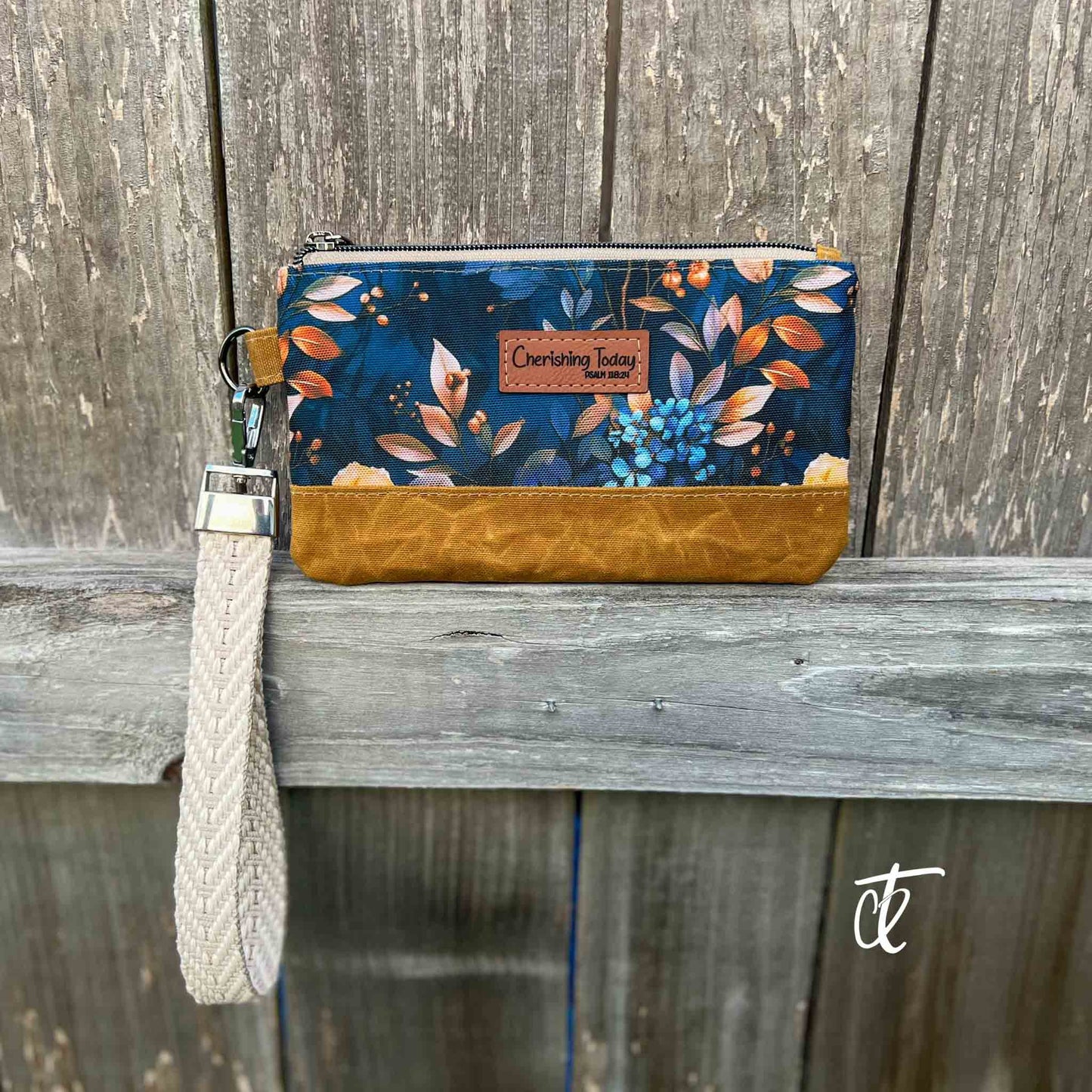 My Favorite Wristlet- PDF Sewing Pattern