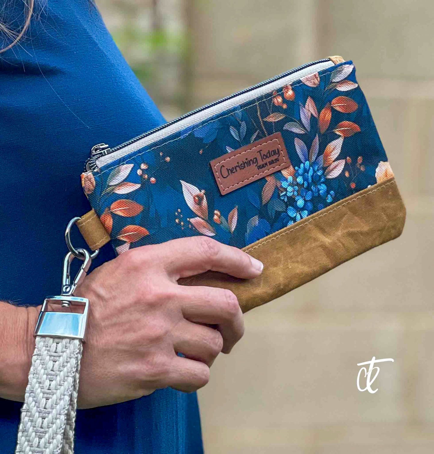 My Favorite Wristlet- PDF Sewing Pattern